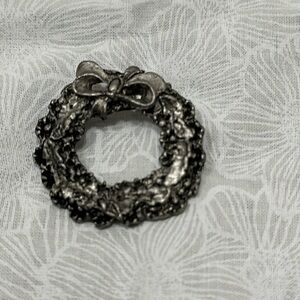 NIB Pewter Christmas Wreath Pin
